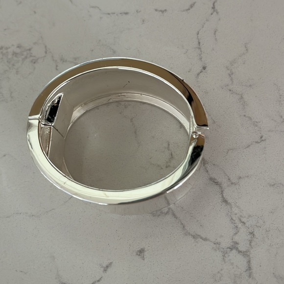 Beautiful Silver Plated Cuff Bracelet - Picture 6 of 7